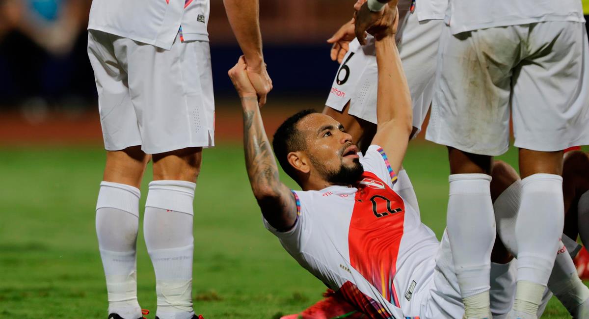 Alexander Callens podría ser baja en Perú en la siguiente instancia de la Copa América. Foto: EFE