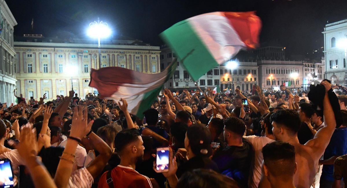 Los hinchas italianos han hecho de Roma una verdadera fiesta. Foto: EFE