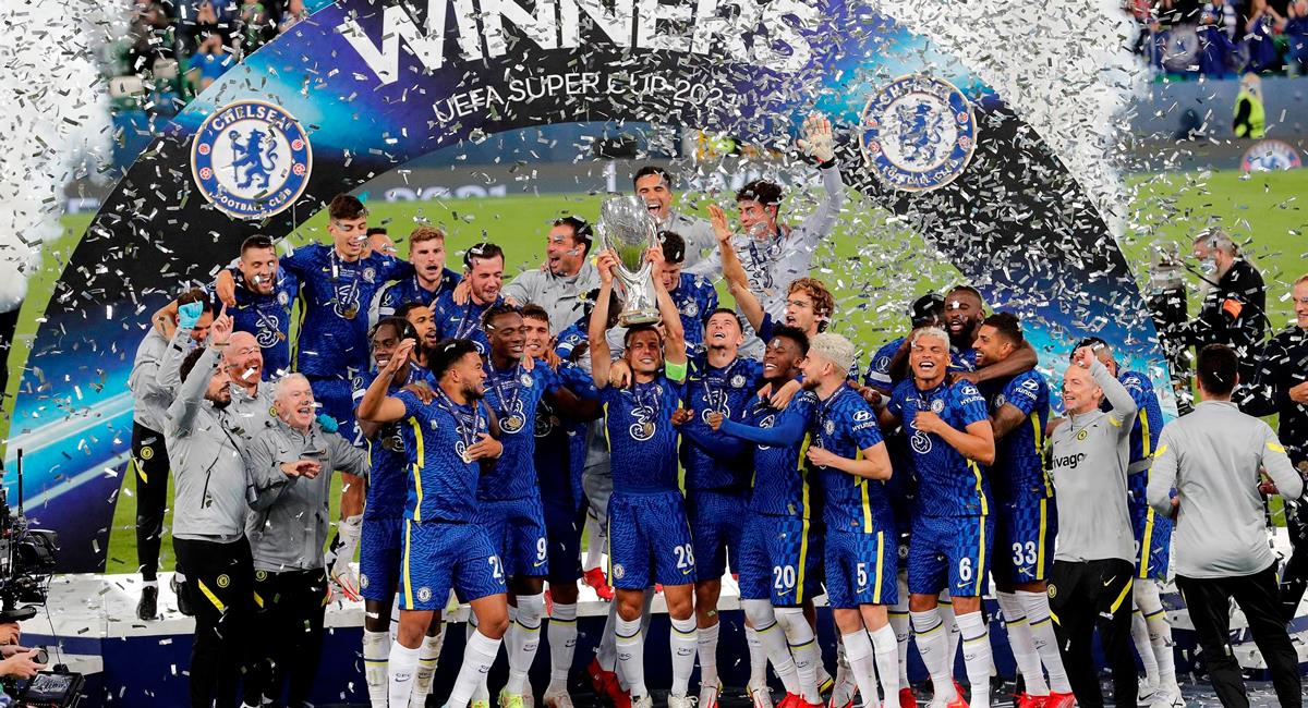 Chelsea celebra el título de la Supercopa de Europa. Foto: EFE