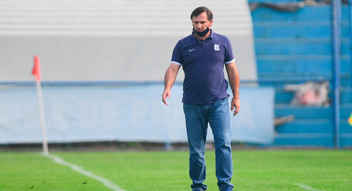 Carlos Bustos no quedó conforme tras empate de Alianza Lima este inicio de semana. Foto: FPF