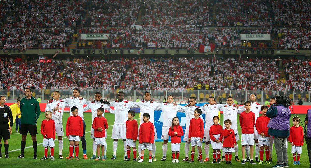 Perú volvería a jugar con público en septiembre. Foto: FPF