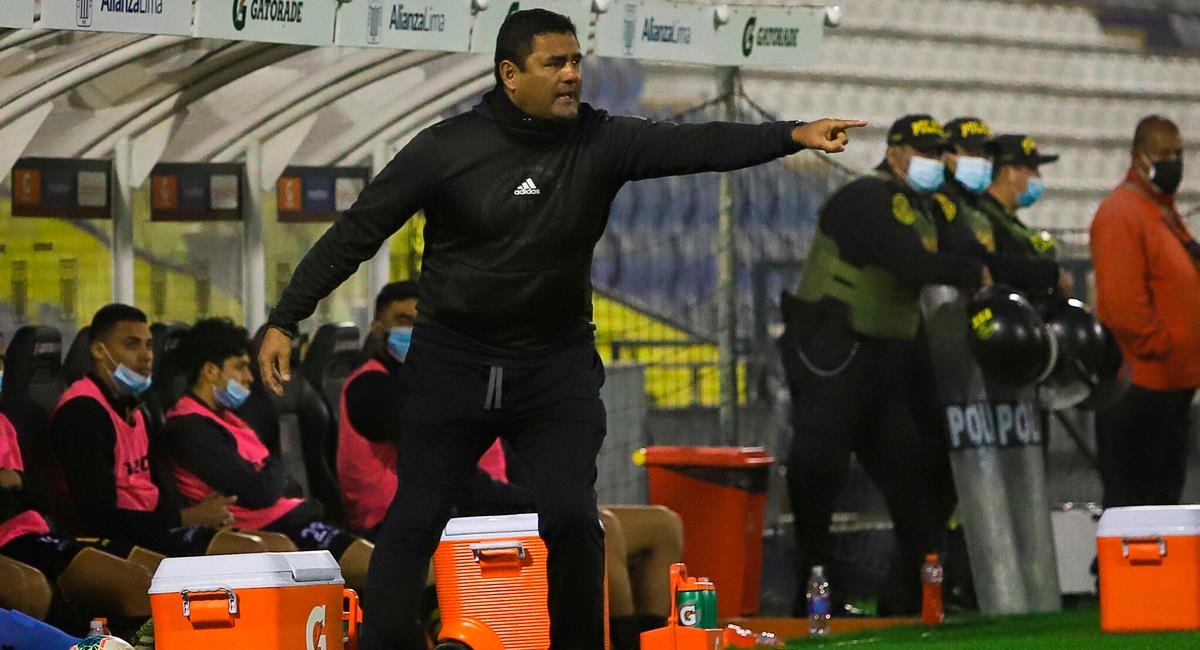 Jorge Espejo no tuvo reparos al hablar de los árbitros. Foto: FPF