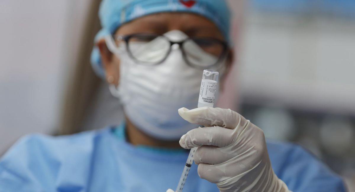Se inicia la vacunación contra el coronavirus para mayores de 27 años. Foto: Andina