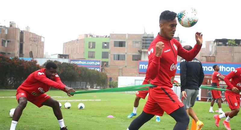 Renato Tapia se perderá el Perú vs Chile