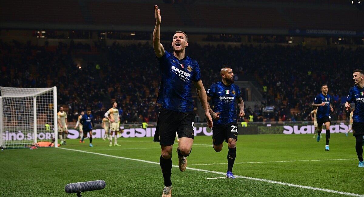 Edin Dzeko celebra su tanto. Foto: @Inter