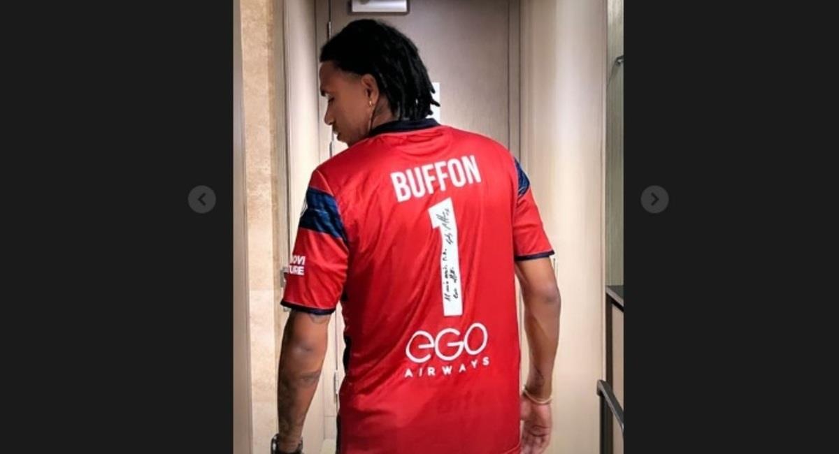 Gallese luce camiseta de Buffon. Foto: pedrogallese1