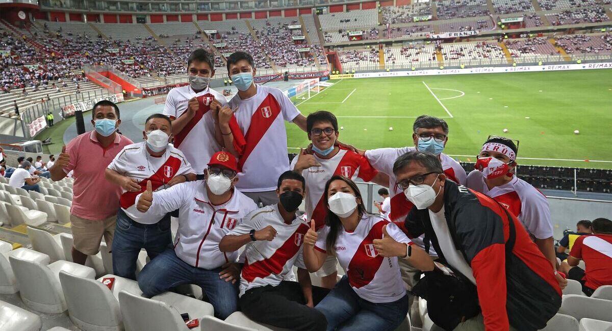 Mayores de 12 años podrán ingresar a los estadios. Foto: Andina