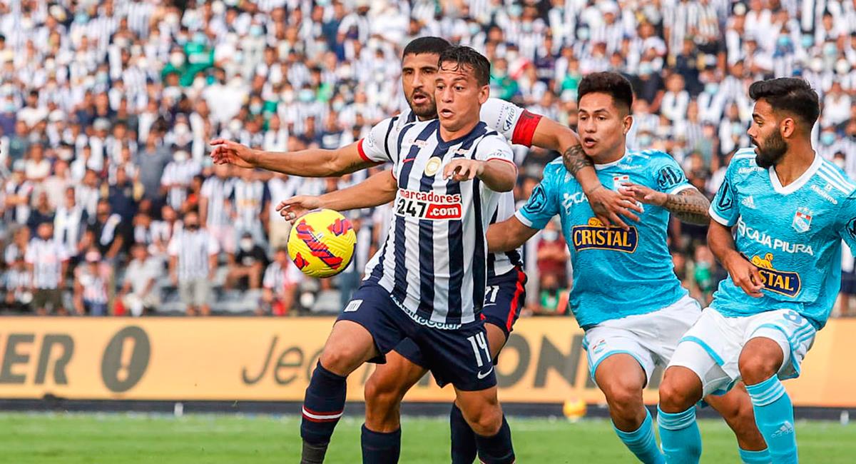 Alianza Lima es uno de los clubes que no cierra su plantel 2022. Foto: FPF