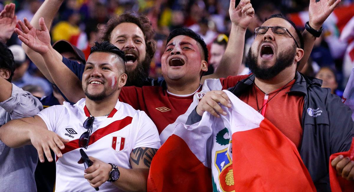 Hinchada de Perú durante un partido de la Selección. Foto: EFE