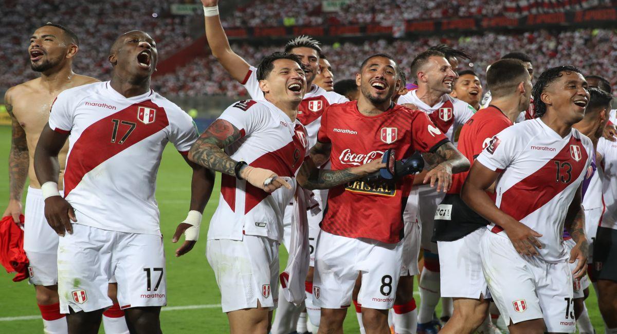 Selección Peruana luego de vencer a Paraguay. Foto: EFE