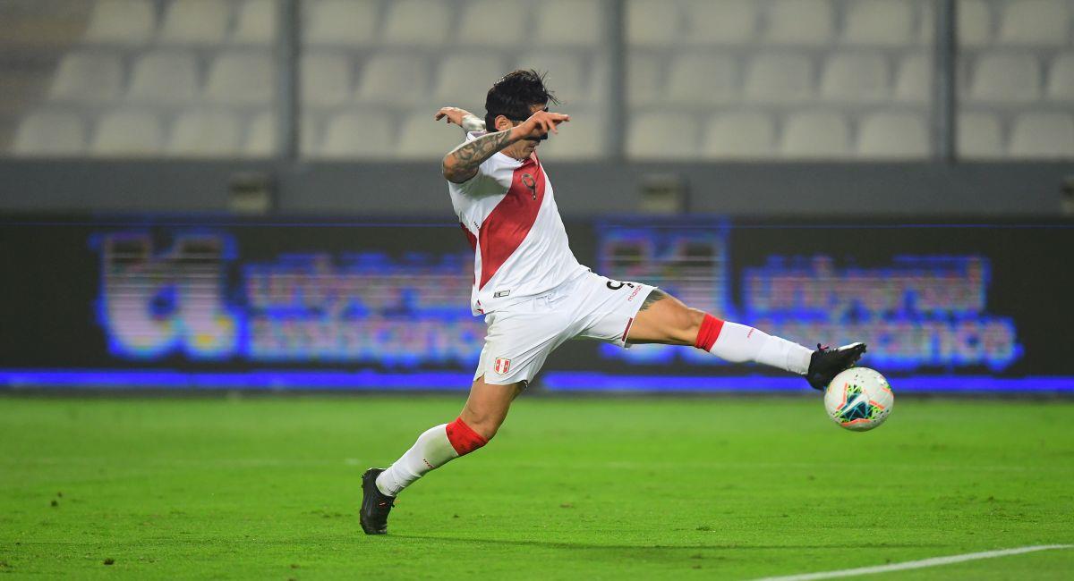 Gianluca Lapadula jugando por la Selección Peruana. Foto: FPF