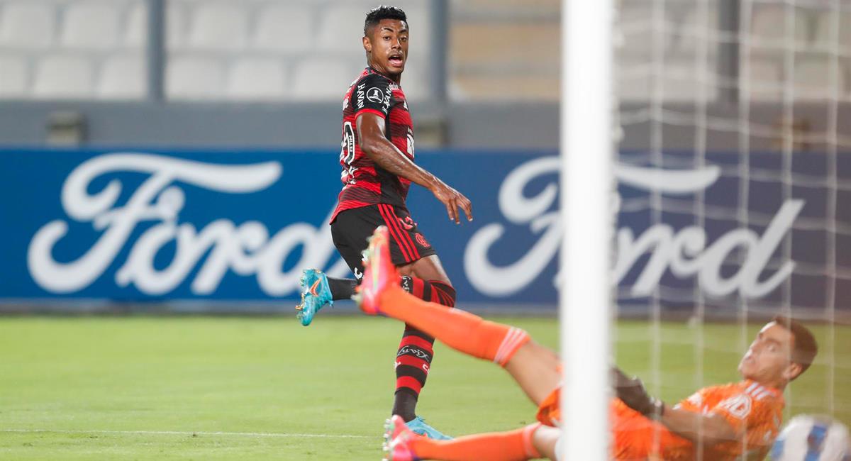 Flamengo dio caza a Sporting Cristal en el Estadio Nacional. Foto: EFE
