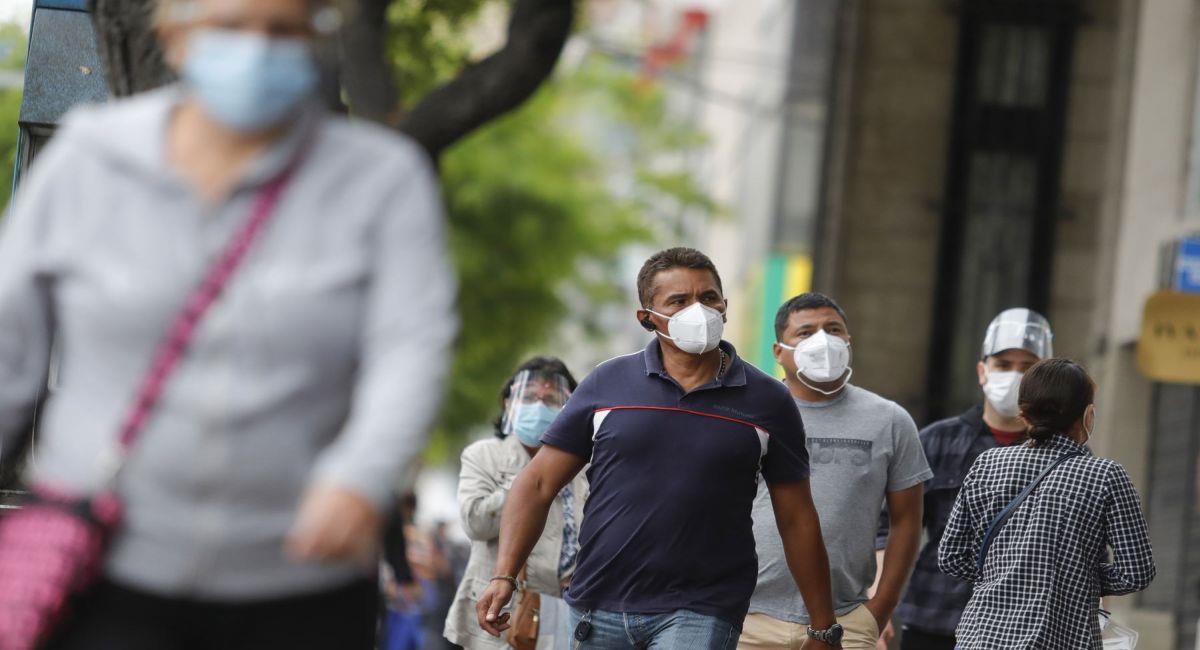 En Lima dejará de ser obligatorio el uso de mascarillas en espacios abiertos. Foto: Andina