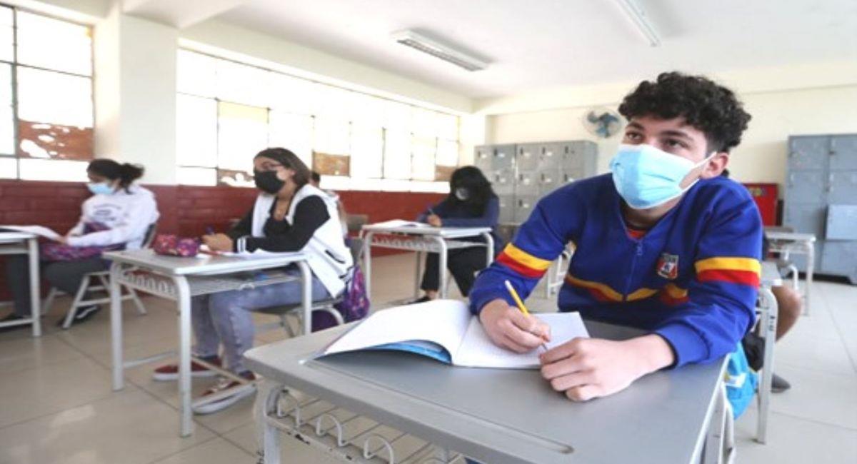 Escolares peruanos acuden a clases presenciales tras dos años de eduación a distancia. Foto: Andina