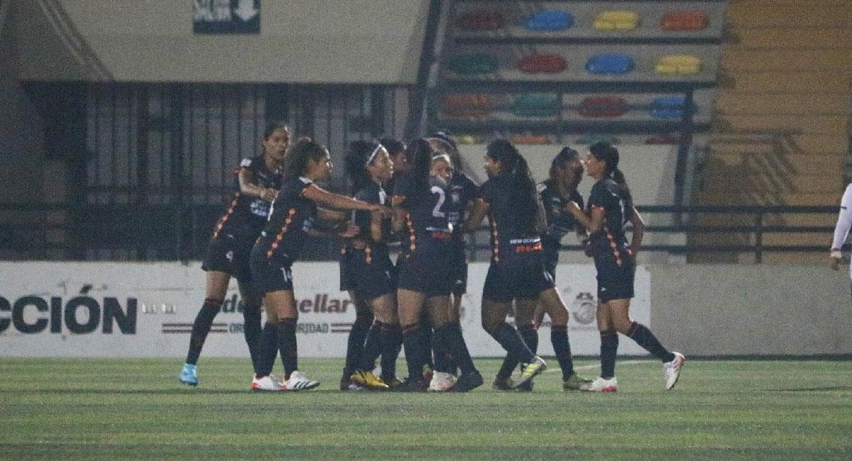 Ayacucho FC tiene dos partidos pendientes en la Liga Femenina. Foto: Twitter @ligafemfpf