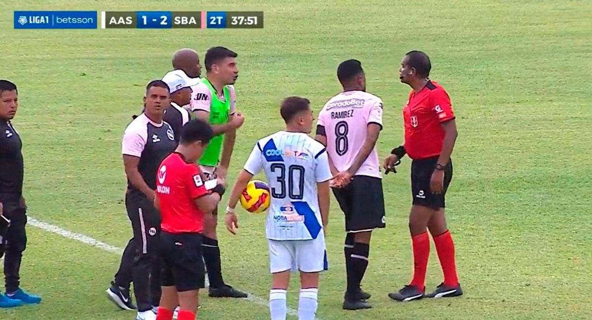 Polémicas en el Alianza Atlético vs Sport Boys. Foto: Twitter GOLPERÚ