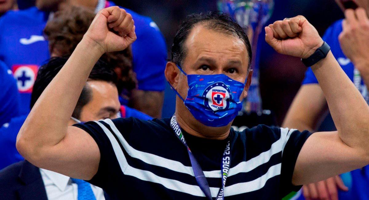 Juan Reynoso no seguirá en Cruz Azul, aseguran en México. Foto: Facebook Cruz Azul