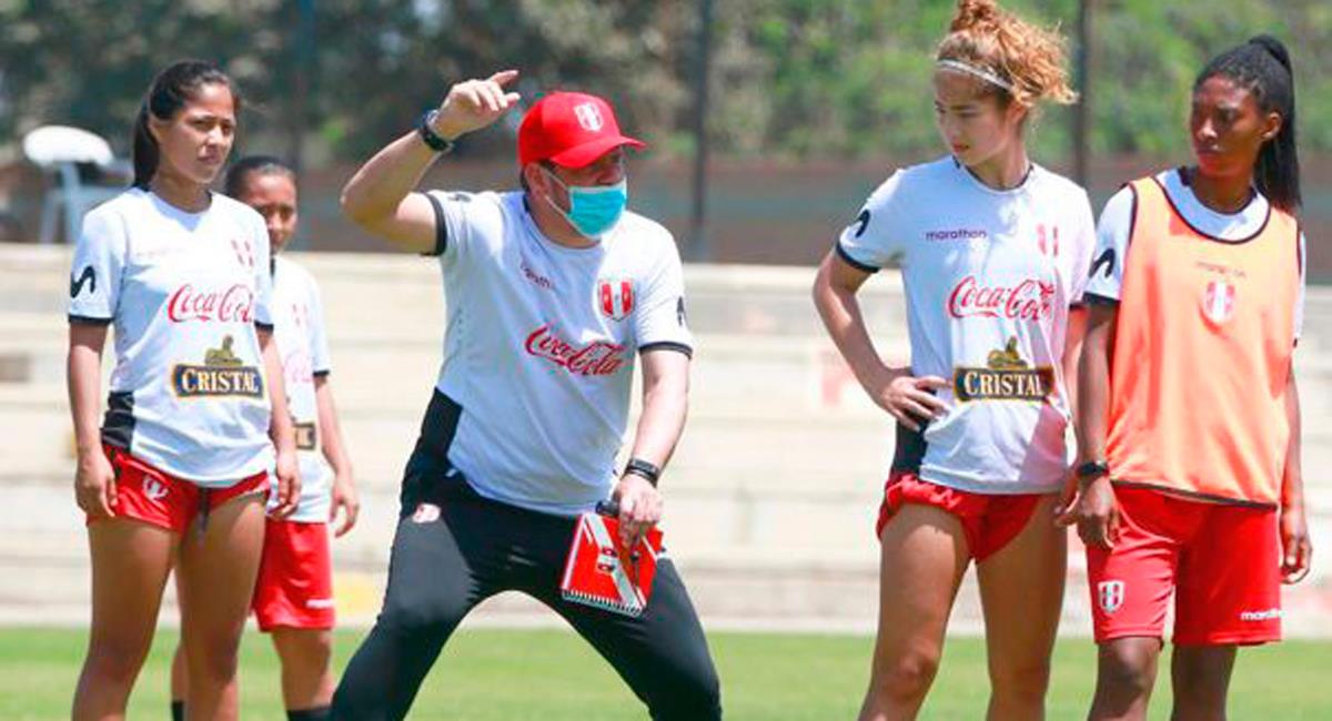 Conrad Flores, técnico de la Selección Peruana Femenina. Foto: FPF