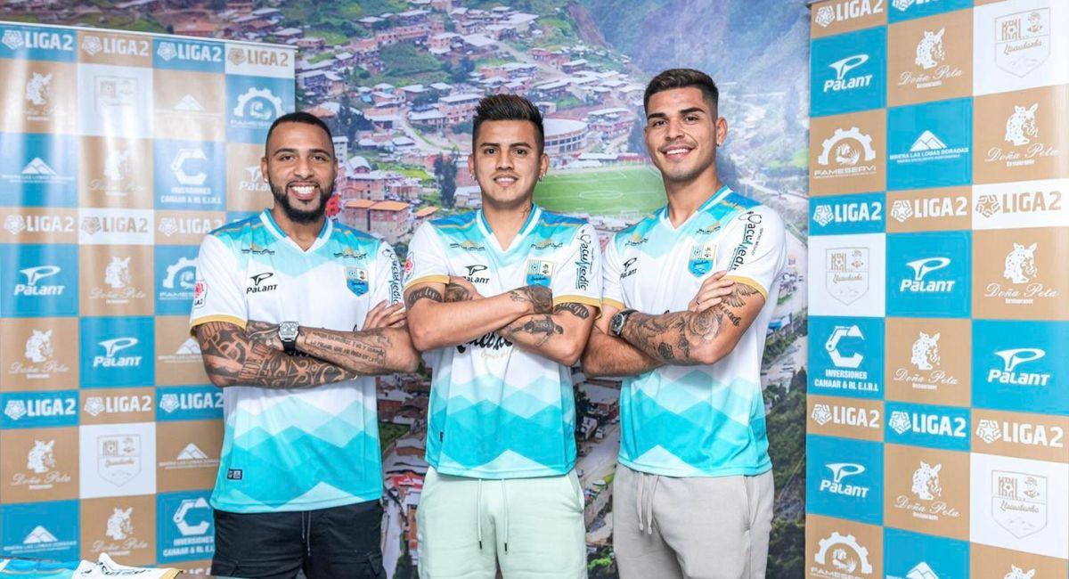 Los tres nuevos jugadores del Deportivo Llacuabamba. Foto: Facebook Club Deportivo Llacuabamba