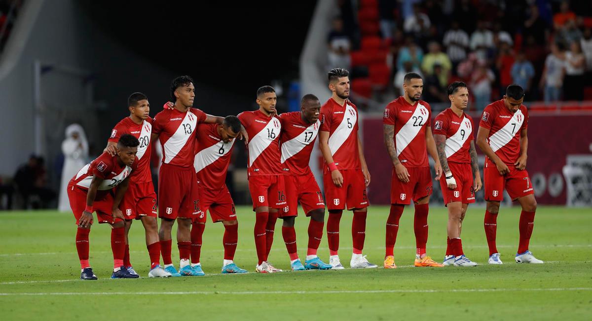 Jugadores de Perú lamentan no clasificar al Mundial Qatar 2022. Foto: EFE