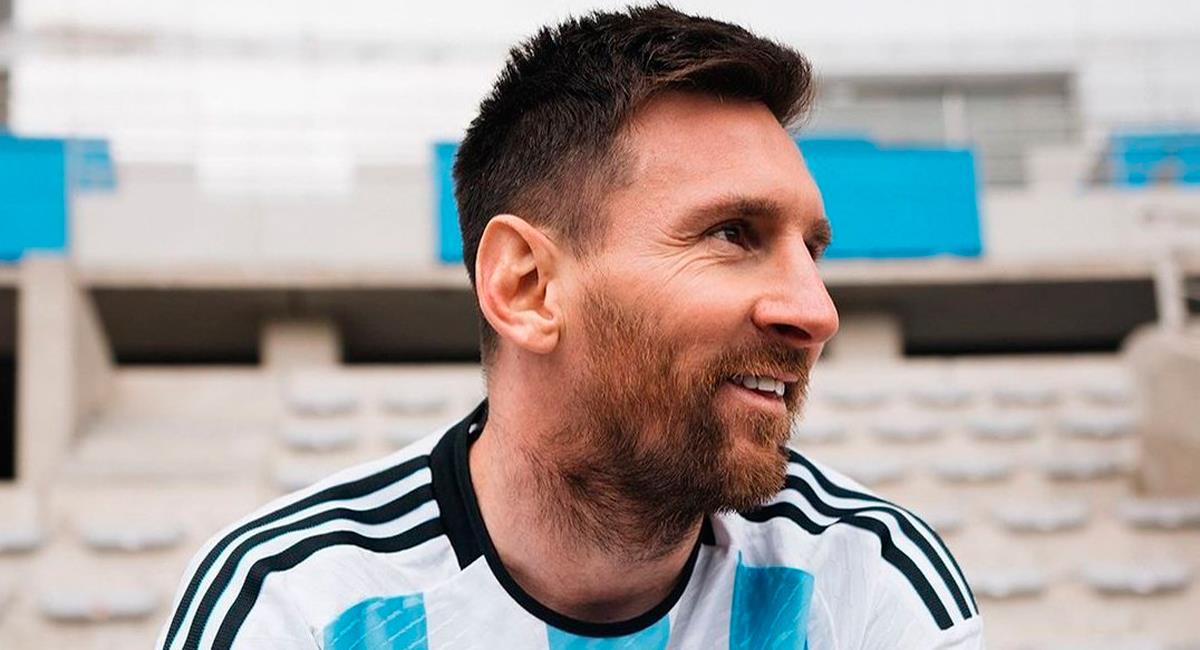Selección Argentina presentó nueva camiseta con la imagen de Lionel Messi. Foto: Twitter @Argentina