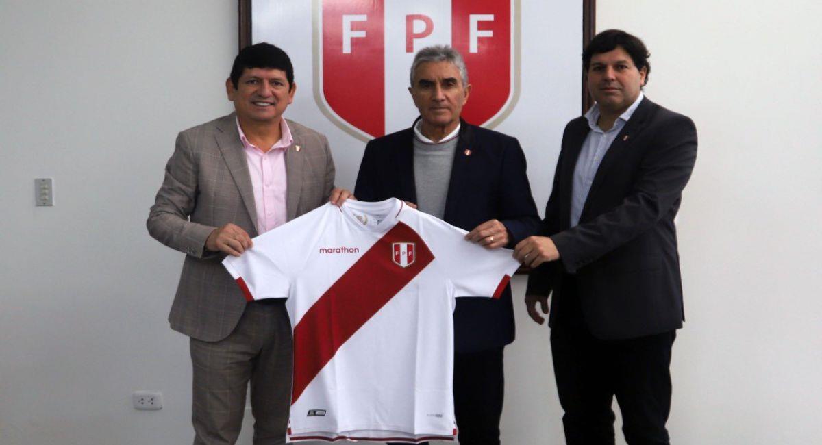 Juan Carlos Oblitas seguirá en la FPF. Foto: Twitter FPF