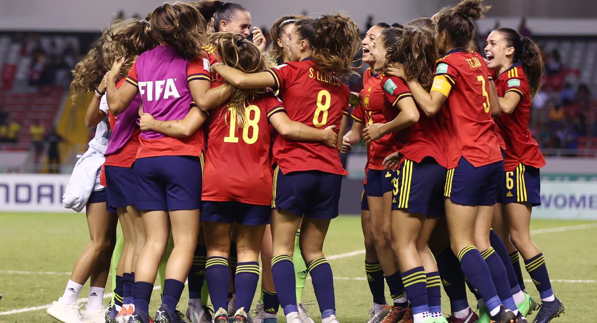 España celebra su clasificación a semifinales del Mundial Femenino. Foto: Twitter @FIFAWWC