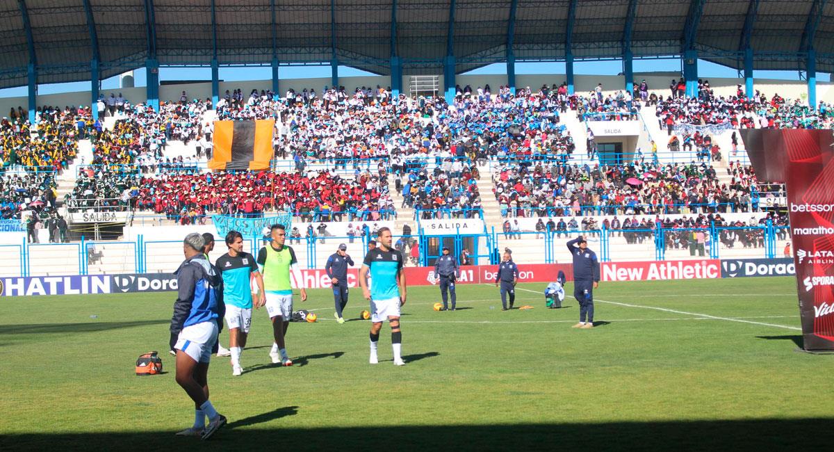 Escolares llenaron el estadio Guillermo Briceño Rosamedina. Foto: Twitter: Jesús Alberto Calcina Caceres