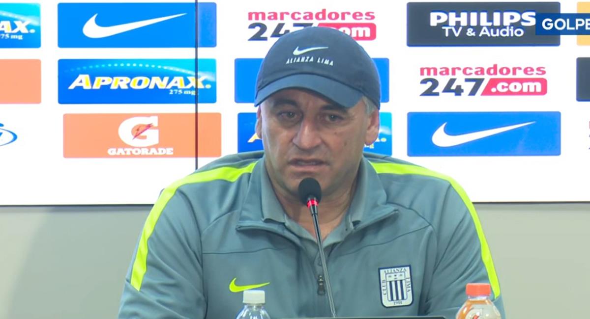 Carlos Bustos, técnico de Alianza Lima. Foto: Twitter @GOLPERUoficial