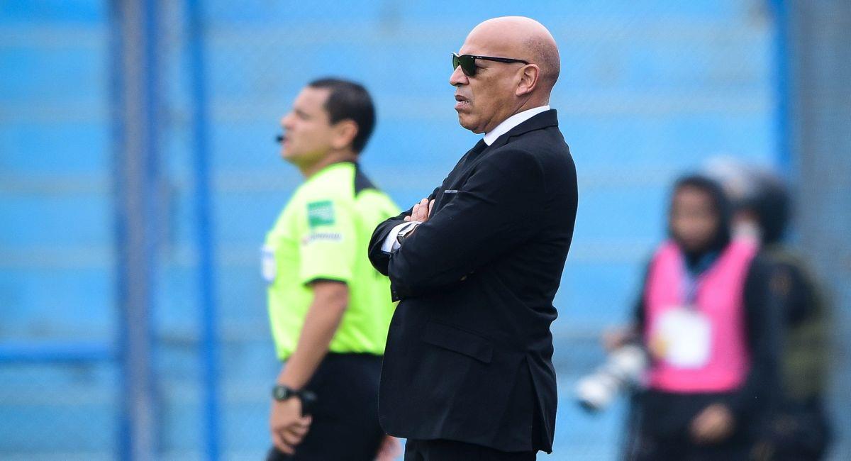 Roberto Mosquera, entrenador de Sporting Cristal. Foto: FPF