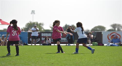 ¿Por qué tu hija debería jugar al fútbol desde niña?