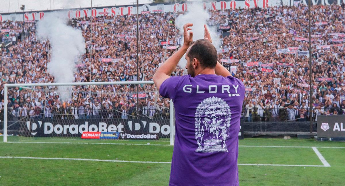 Hernán Barcos celebrando el Torneo Clausura. Foto: FPF