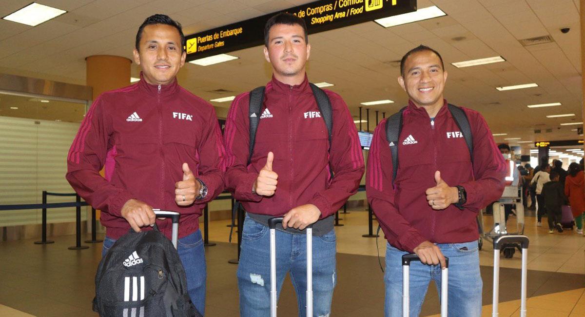 Árbitros peruanos viajaron a Doha para dirigir en Qatar 2022. Foto: FPF