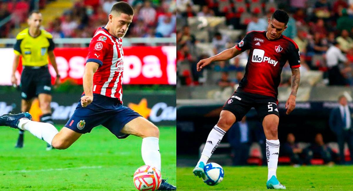 Santiago Ormeño vs Anderson Santamaría. Foto: Foto: Chivas y Atlas FC