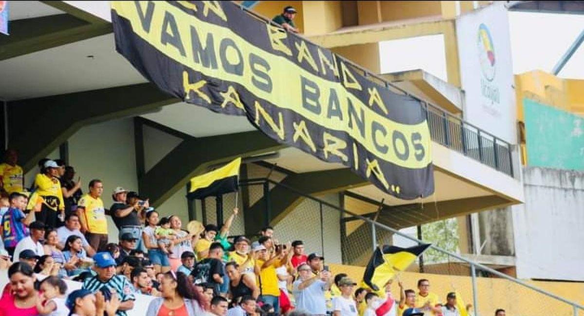 Hinchas del Deportivo Bancos. Foto: Facebook Roque Noticias