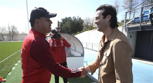 Santiago Solari visitó el entrenamiento de Perú
