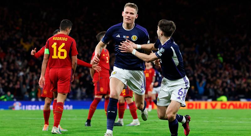 Escocia sorprende y vence a España por 2-0