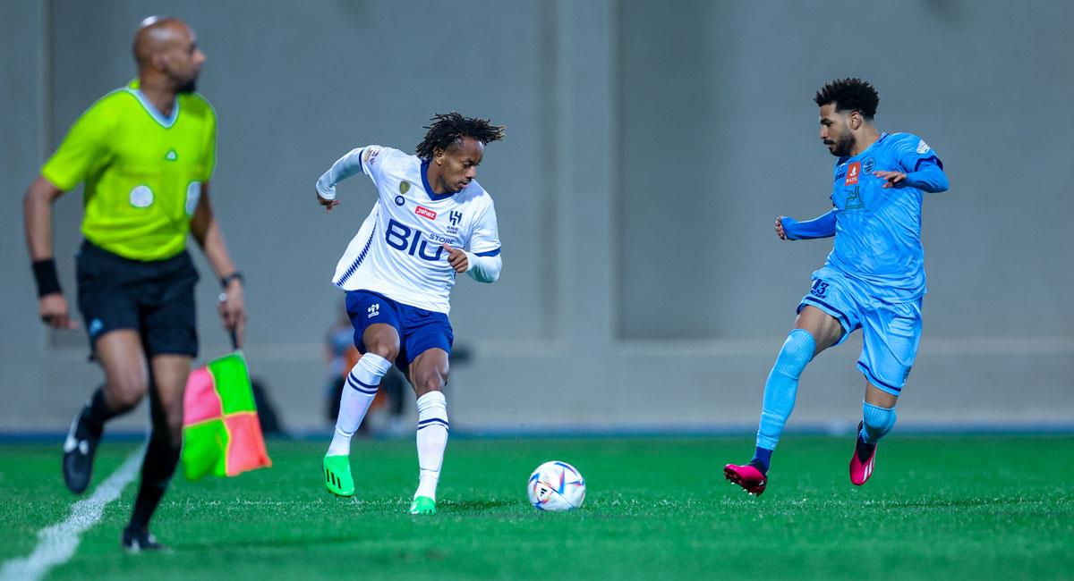 André Carrillo jugó en la derrota de Al Hilal ante Al Batin. Foto: Twitter @Alhilal_FC
