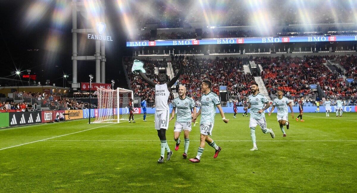 Machop Chol celebrando el segundo gol de Atlanta United. Foto: Twitter @ATLUTD