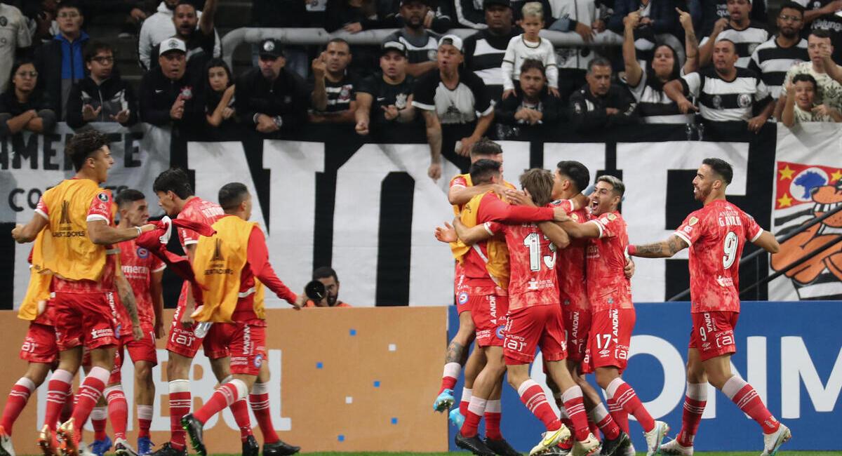 Argentinos derrotó a Corinthians en Brasil. Foto: EFE