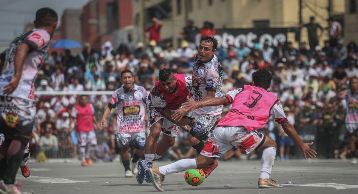 El Mundialito de El Porvenir es la expresión del fútbol callejero en el Perú. Foto: Andina