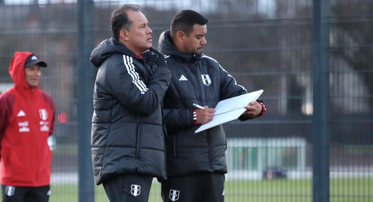 Juan Reynoso asumió la dirección técnica de la Selección tras la salida de Gareca. Foto: Twitter @SeleccionPeru