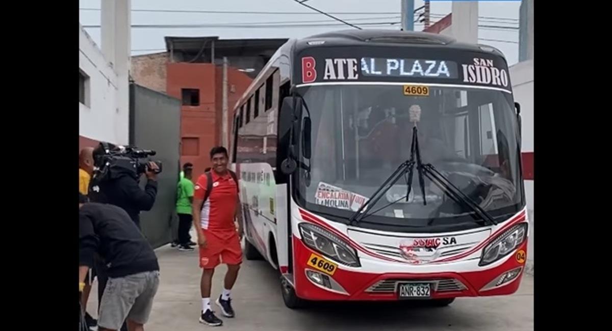 Sport Huancayo llegó en cúster a Villa El Salvador. Foto: Captura de GOL PERU