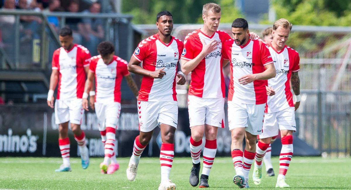 Araujo y el Emmen se impusieron en la semifinal de ida de los ‘playoff’ de la Eredivisie. Foto: EFE