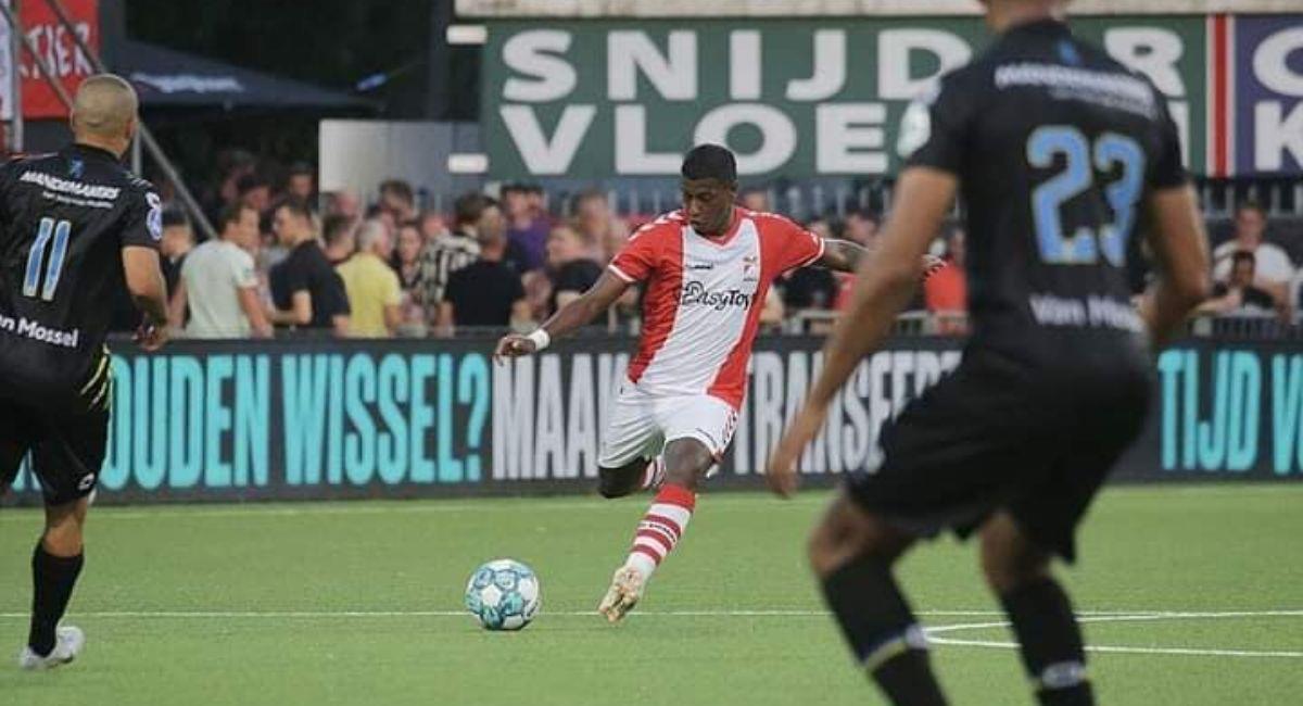 Emmen no pudo con Almere y deberá definir su futuro en la Eredivisie el domingo en la final de vuelta. Foto: Facebook Miguel Araujo