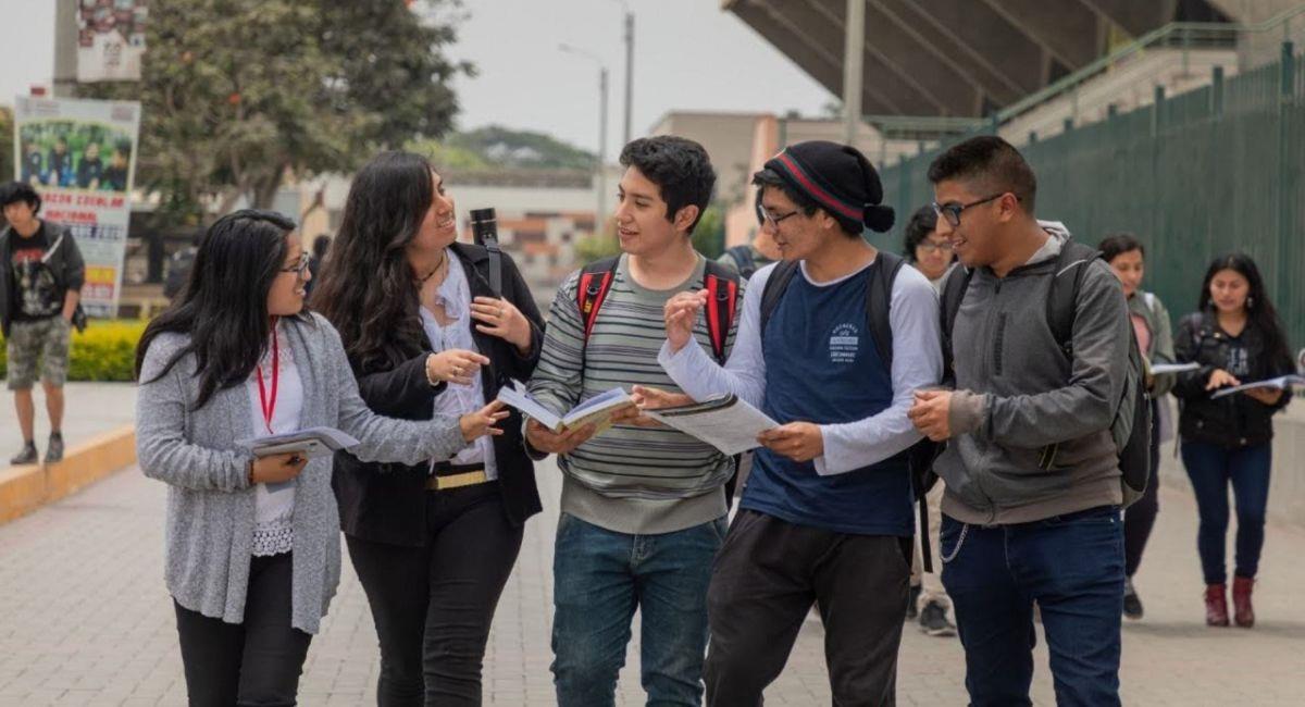 Estudiantes universitarios peruanos. Foto: Andina