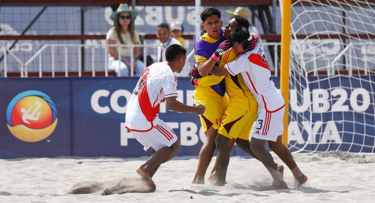 Perú debutó con pie derecho en el Sudamericano Sub 20 de Fútbol Playa. Foto: Twitter @Conmebol