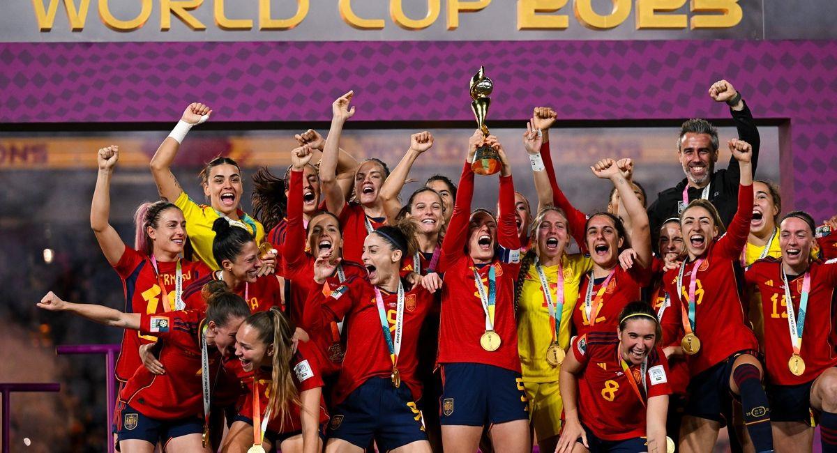 España alza su primer título mundial en el fútbol femenino. Foto: EFE