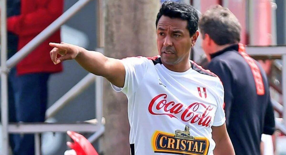 Nolberto Solano, asegura que se debe recuperar la motivación de los futbolistas peruanos. Foto: EFE