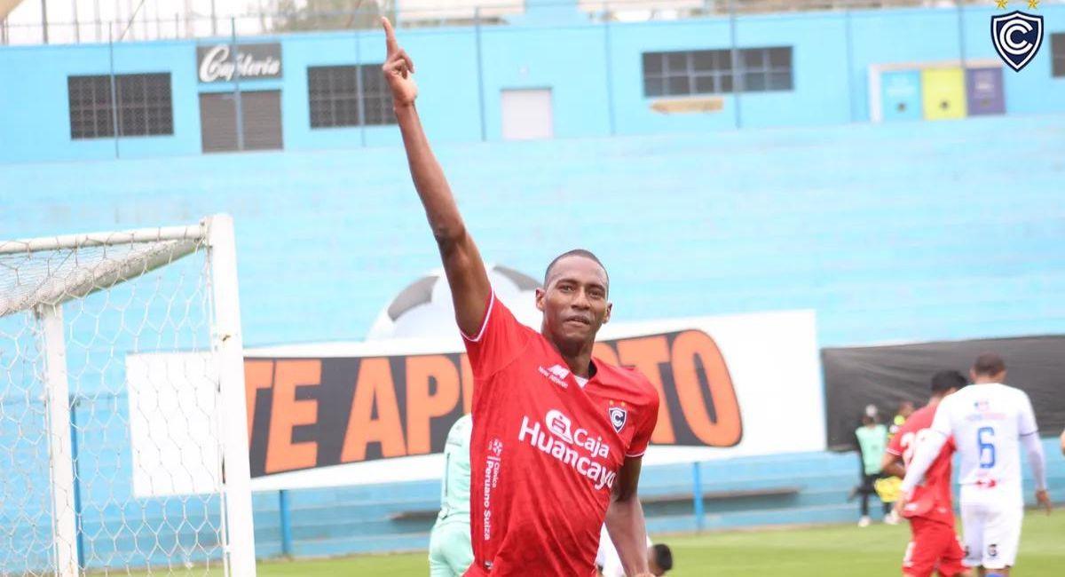 Abdiel Ayarza disputará su quinta temporada en el fútbol peruano. Foto: Cienciano